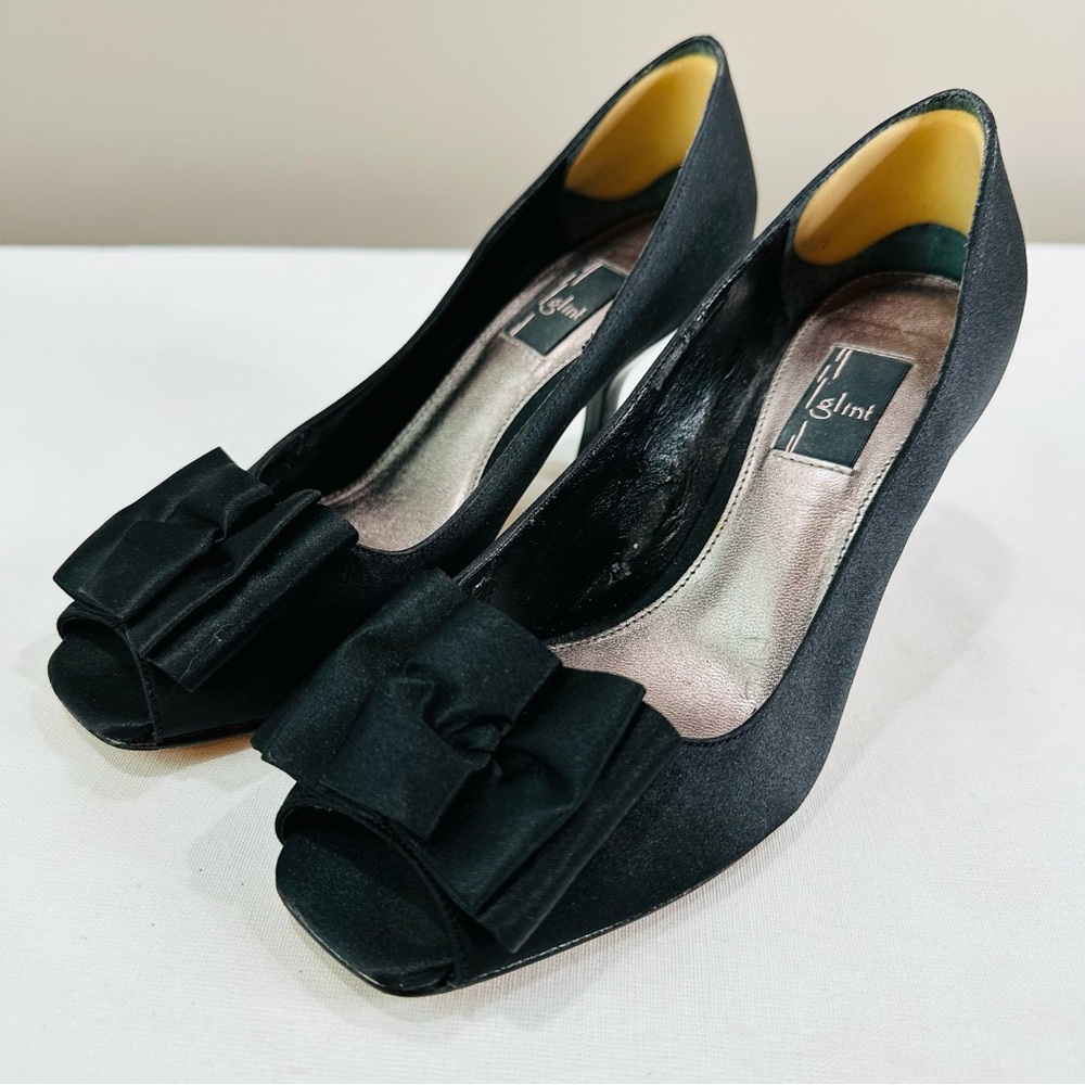NORDSTROMS GLINT SATIN HEELS PEEP TOE WITH BOW EXCELLENT W/ PADDED HEELS SIZE 6
